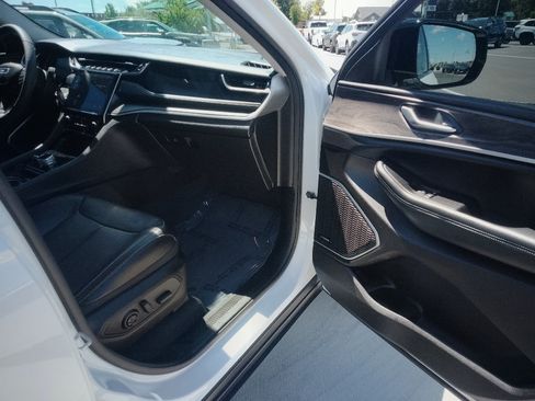 Used 2023 Jeep Grand Cherokee L Limited w/ Luxury Tech Group II AWD/4WD image 19