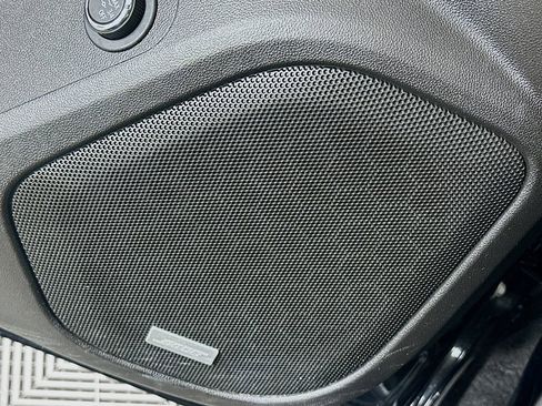 Used 2023 GMC Acadia SLT image 18