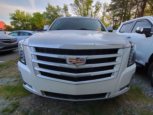 Used 2016 Cadillac Escalade Premium image 3