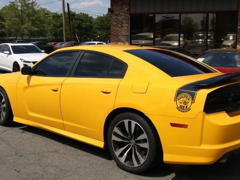 Used 2012 Dodge Charger SRT8 Super Bee w/ Driver Convenience Group II RWD image 3