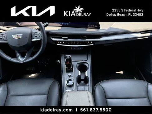Used 2024 Cadillac XT4 Luxury w/ Cold Weather Package FWD image 14