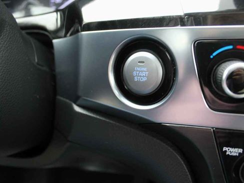 Used 2016 Hyundai Equus Signature image 16