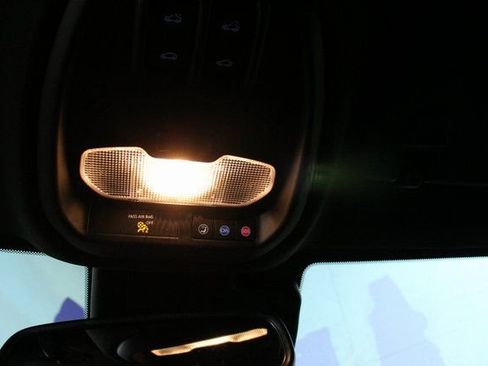 Used 2025 Buick Envista Avenir FWD image 19
