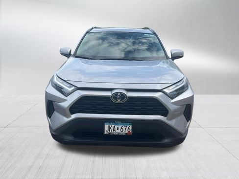 Used 2022 Toyota RAV4 XLE AWD/4WD image 2