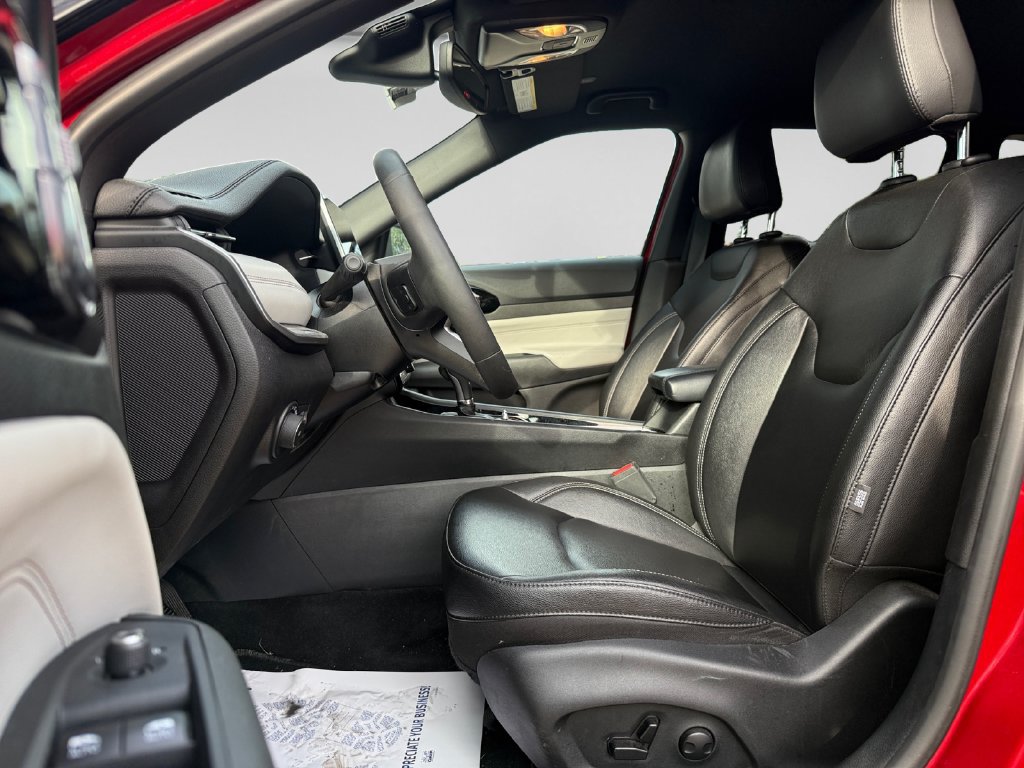 Used 2025 Jeep Compass Limited AWD/4WD image 23