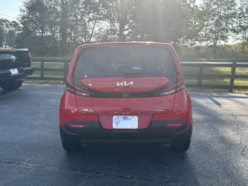 Used 2022 Kia Soul LX image 6