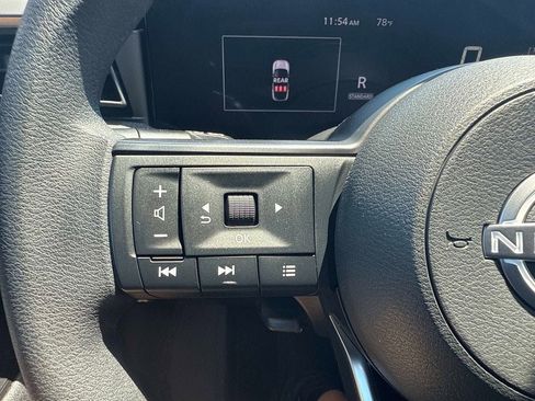 Used 2025 Nissan Kicks SV AWD/4WD image 28