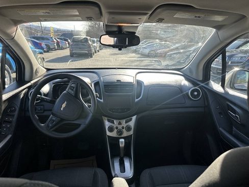 Used 2016 Chevrolet Trax LT AWD/4WD image 16