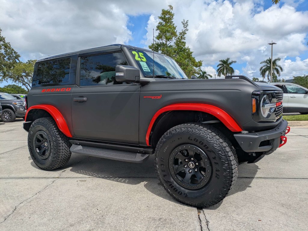 Used 2025 Ford Bronco Stroppe Edition AWD/4WD image 3
