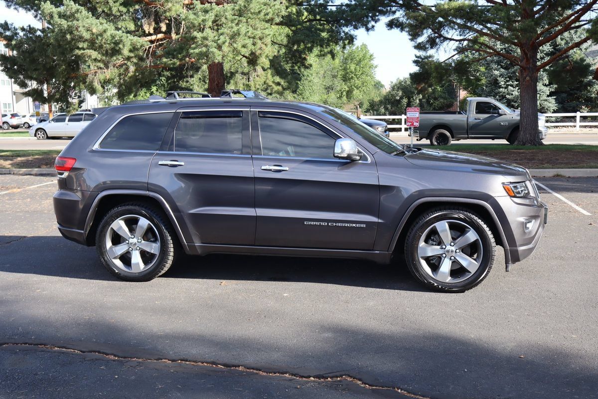 Used 2014 Jeep Grand Cherokee Overland w/ Advanced Technology Group AWD/4WD image 3