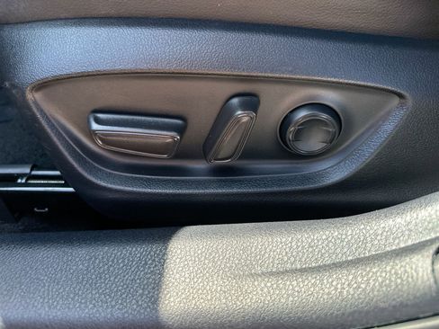 Used 2024 Toyota Camry SE image 12