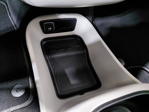 Certified 2024 Chrysler Pacifica Touring-L image 35