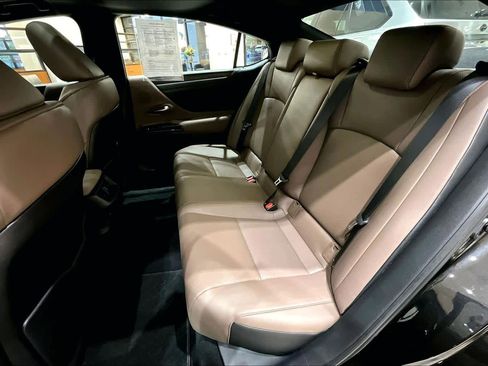 Used 2024 Lexus ES 350 w/ Premium Package image 18