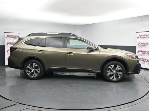 Used 2022 Subaru Outback Limited AWD/4WD image 9