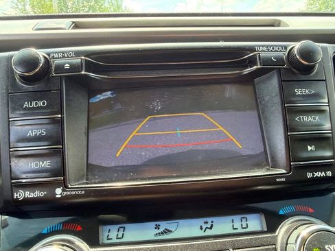 Used 2018 Toyota RAV4 XLE FWD image 22