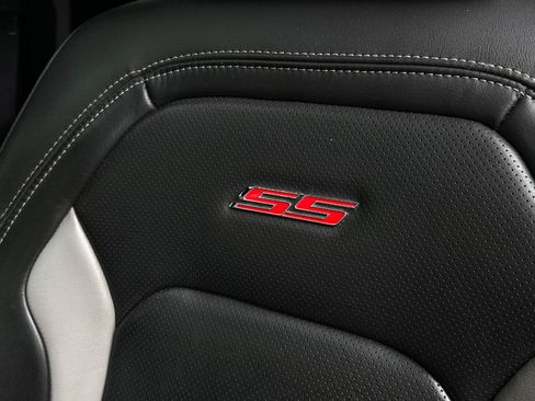 Used 2018 Chevrolet Camaro SS RWD image 16