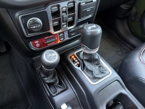 Used 2024 Jeep Wrangler Unlimited Rubicon AWD/4WD image 16