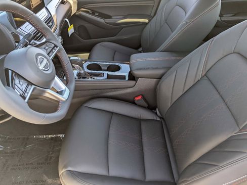 New 2025 Nissan Altima 2.5 SR image 13