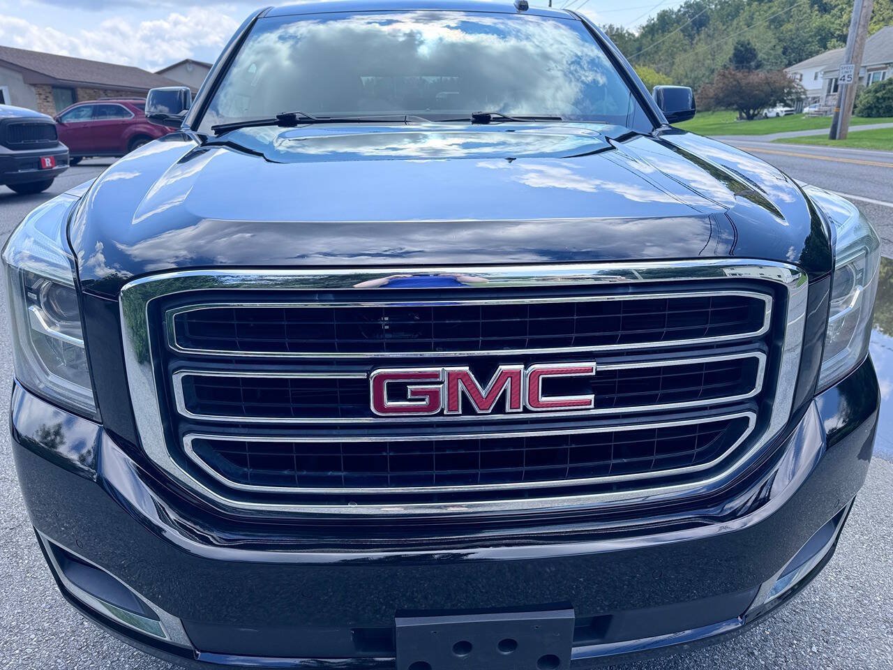 Used 2018 GMC Yukon XL SLE w/ SLE Value Package AWD/4WD image 2