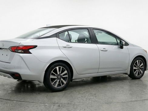 Used 2025 Nissan Versa SV image 9