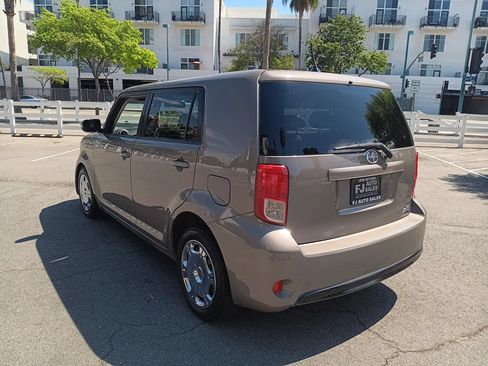 Used 2013 Scion xB FWD image 6