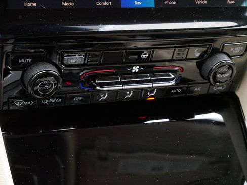 Used 2022 Jeep Grand Cherokee L Limited image 23