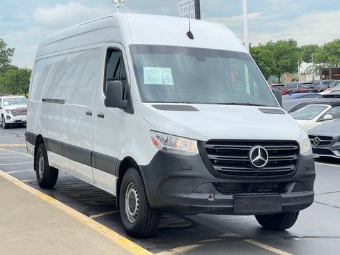 Used 2019 Mercedes-Benz Sprinter 170 Cargo image 2