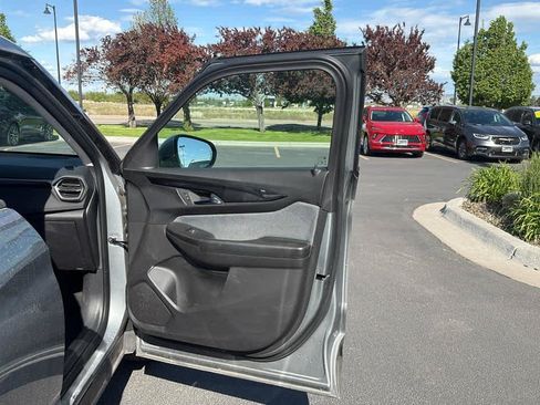 Used 2025 Chevrolet TrailBlazer LT AWD/4WD image 27