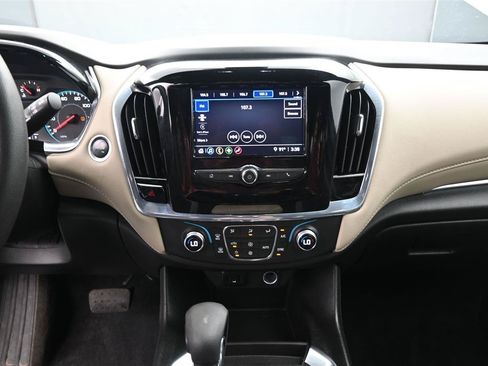 Used 2022 Chevrolet Traverse LS FWD image 13