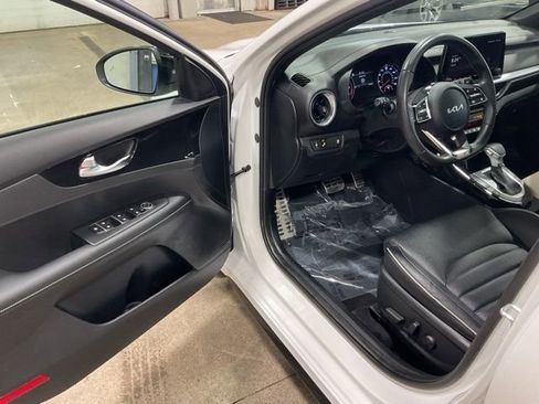 Used 2024 Kia Forte GT-Line w/ GT-Line Premium Package image 9