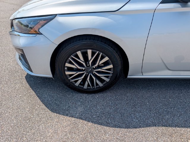 Used 2025 Nissan Altima 2.5 SV FWD image 27