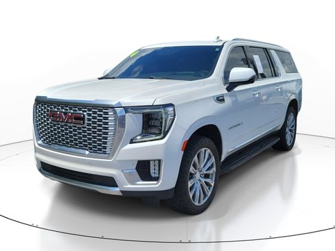 Used 2024 GMC Yukon XL Denali AWD/4WD image 3
