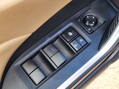 Used 2022 Toyota RAV4 LE image 30