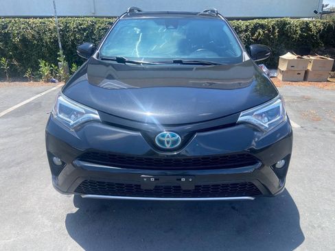 Used 2017 Toyota RAV4 SE AWD/4WD image 3