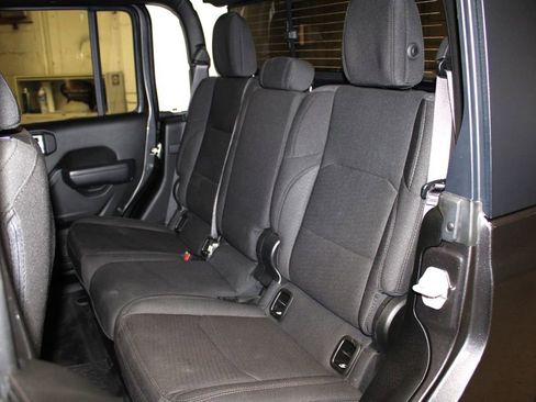 Used 2023 Jeep Gladiator Willys image 24