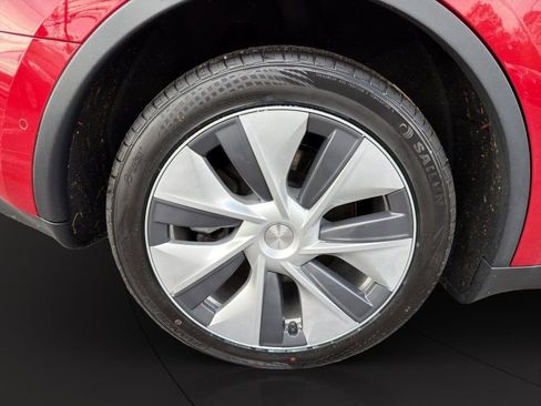 Used 2022 Tesla Model Y Long Range image 23