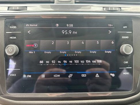 Used 2023 Volkswagen Tiguan SE w/ Panoramic Sunroof Package AWD/4WD image 25