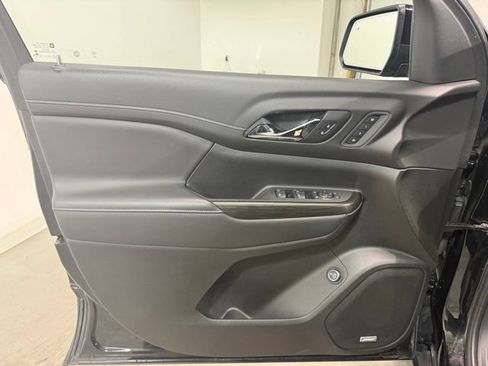 Certified 2021 GMC Acadia SLT w/ Elevation Edition FWD image 11