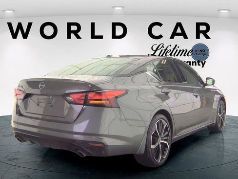 Used 2025 Nissan Altima 2.5 SR w/ SR Premium Package FWD image 2