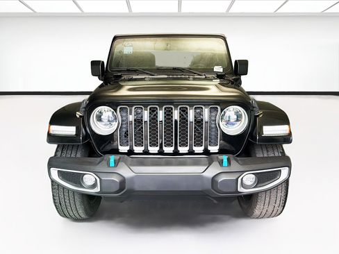 Used 2023 Jeep Wrangler Unlimited Sahara AWD/4WD image 2
