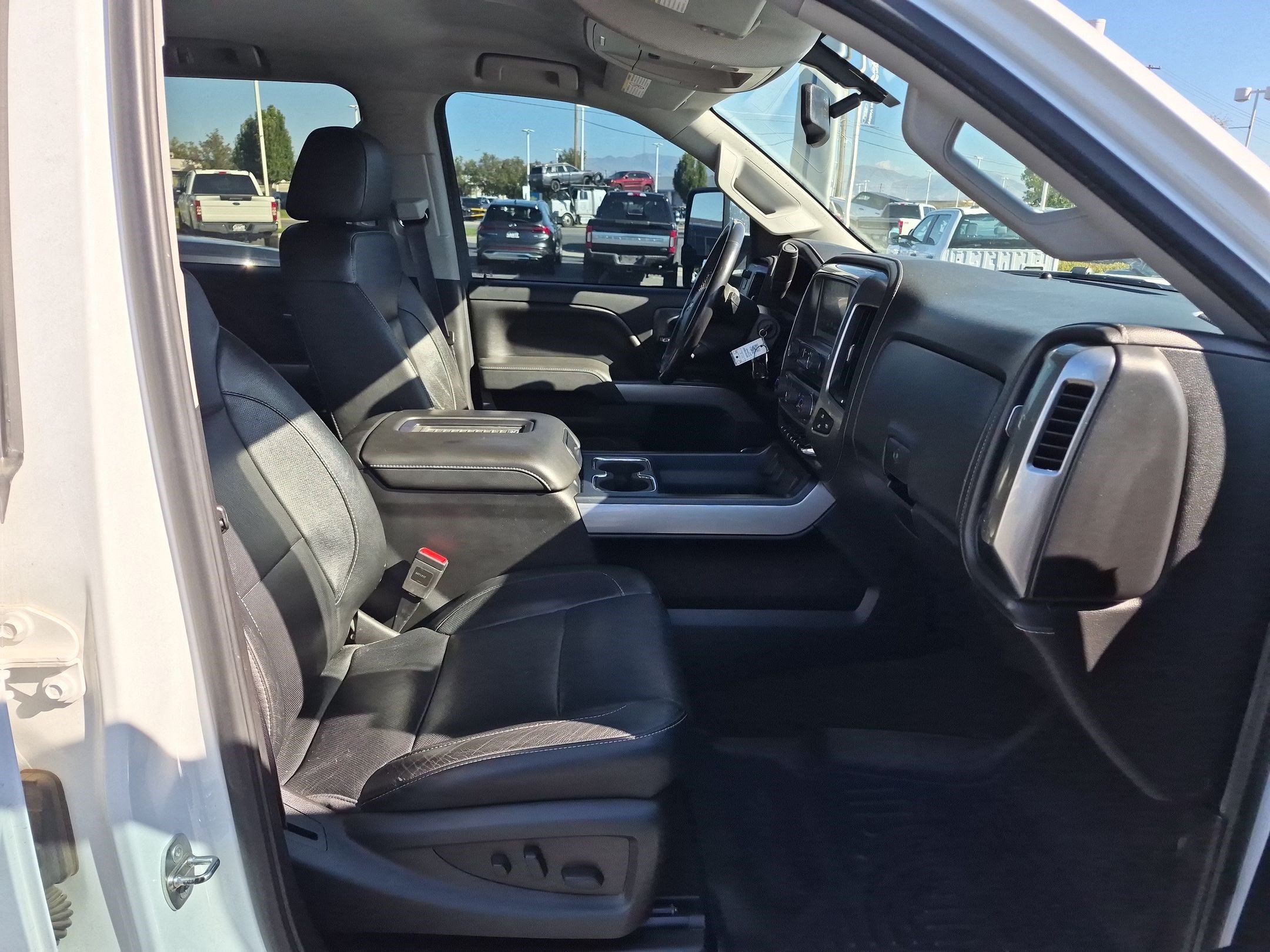 Used 2016 Chevrolet Silverado 2500 LTZ w/ Duramax Plus Package AWD/4WD image 32