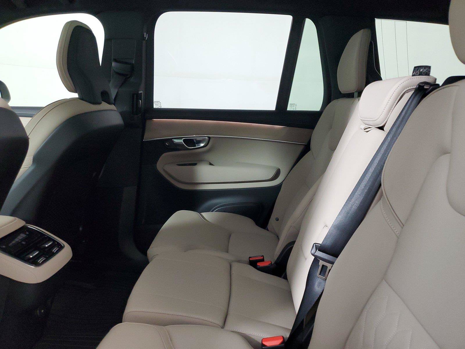 Used 2026 Volvo XC90 B6 Plus w/ Protection Package Premier AWD/4WD image 12
