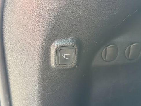 Used 2019 Jeep Cherokee Limited w/ Technology Group AWD/4WD image 15