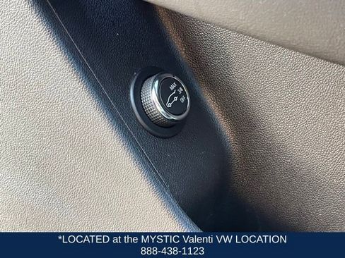 Used 2017 Cadillac XT5 Luxury w/ Driver Awareness Package image 35