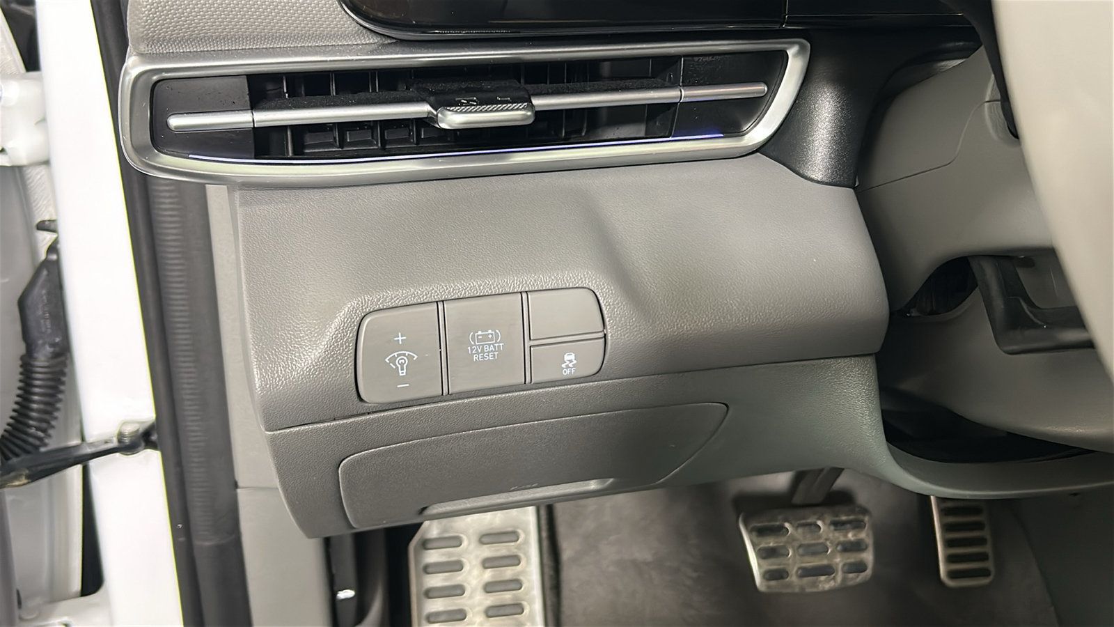 Used 2025 Hyundai Elantra SEL FWD image 23