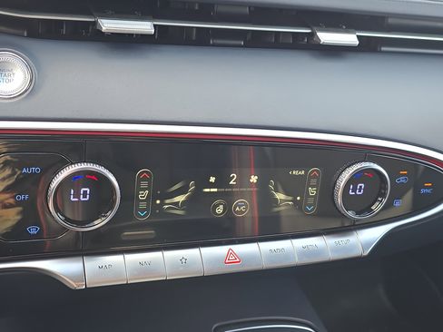 Used 2022 Genesis GV70 2.5T w/ Sport Prestige Package image 28