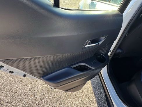 Used 2020 Toyota C-HR XLE image 18