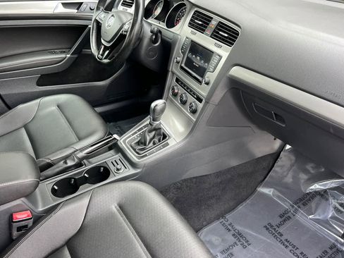 Used 2017 Volkswagen Golf Wolfsburg Edition image 17