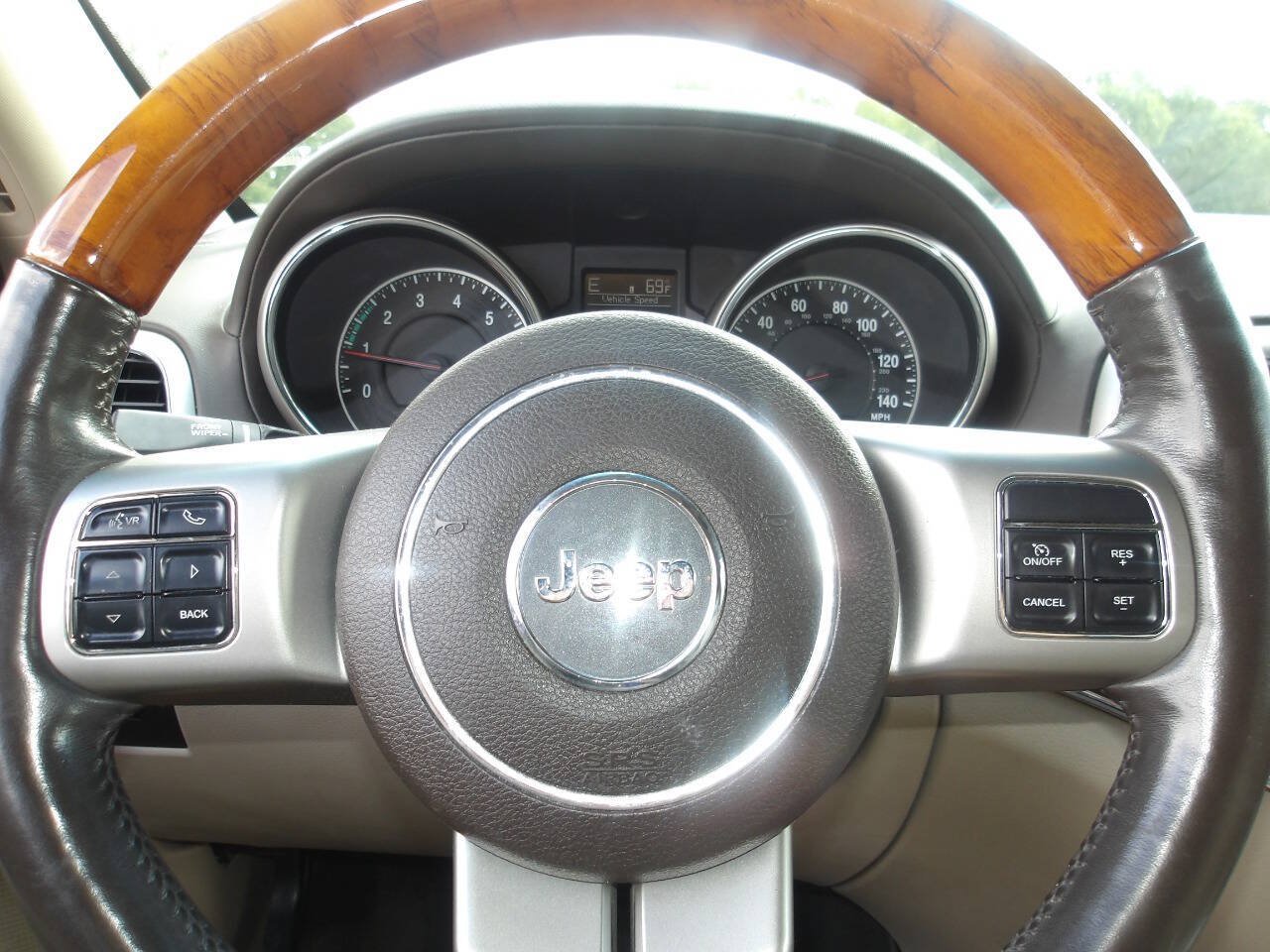 Used 2011 Jeep Grand Cherokee Overland AWD/4WD image 18