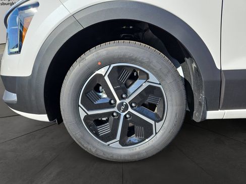 Used 2026 Kia Niro LX FWD image 14